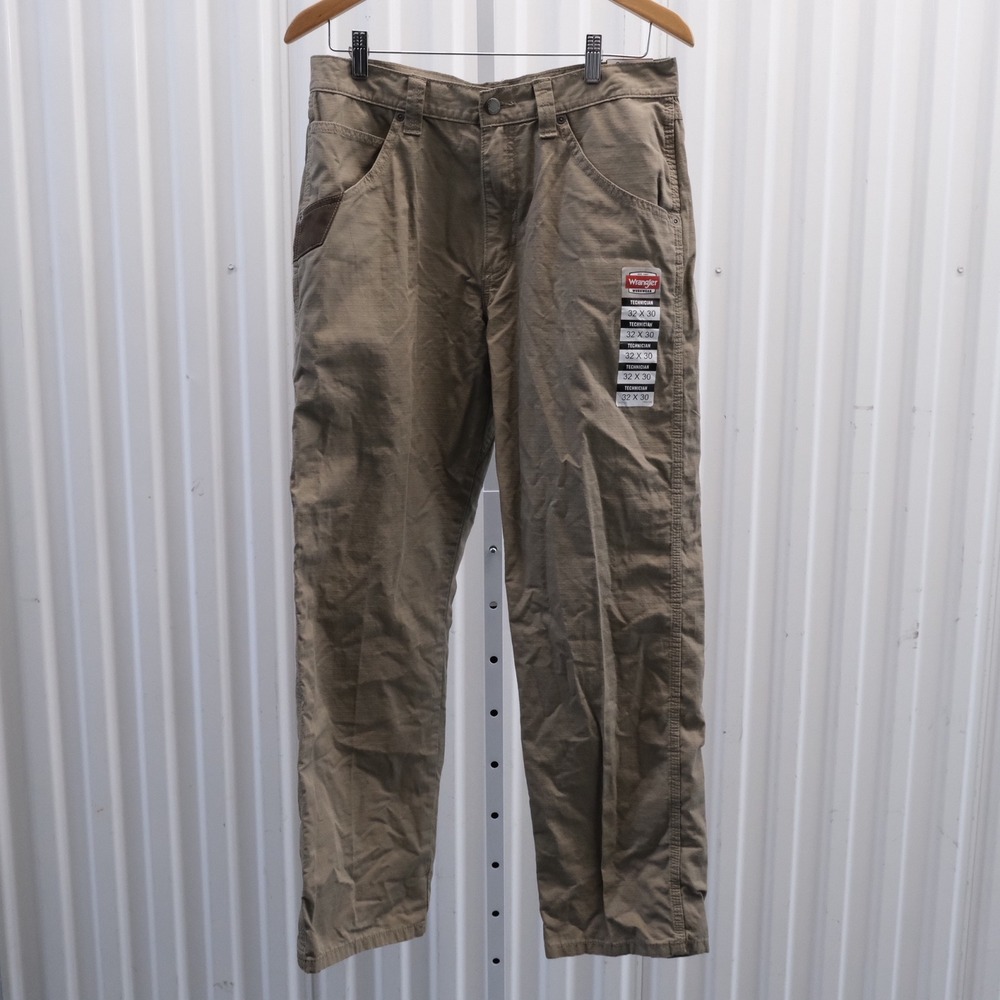 NWT Wrangler Workwear Technician Mens 32x30 Khaki Relaxed Fit Pants